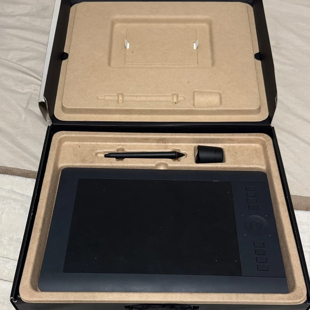 Intuos Pro Black Pen Tablet